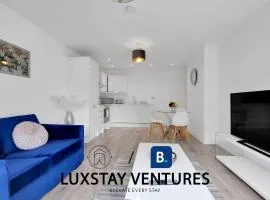 Spacious 2 BR Apartment - 2 Minutes to Station - 10 Minutes to Harry Potter Studios - 30 Minutes to London Euston - Ideal for Families & Business - Free Parking