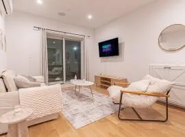 Modern & Min Brooklyn Gem w Balcony