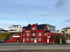 Guesthouse Hvammur by the Harbour