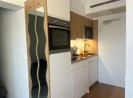 Apartament Niebieski Centrum Sarbinowo w budynku z restauracją