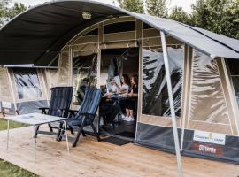 Camping Gritt - Lodge de Luxe, hotell sihtkohas Ingeldorf