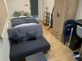 Charming Cambridge Studio with Private Garden