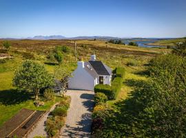 Luxury Skye Cottage Hot Tub & BBQ Lodge, hotel with hot tubs in Lonmore