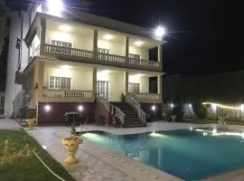 Allam's Villa - Families only