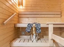 1BR Apartment with Sauna, Balcony & Free Parking