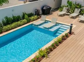 2BR2BA Condo w/ Pool, Gym & Balcony @ Palm Beach