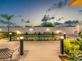 Luxury 2BR Condo w/Pool, Rooftop, GYM @ Palm Beach