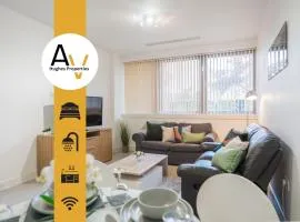 Spacious Two-Bedroom Apartment - Parking, 7 Mins from Station, Ideal for Business or leisure Stays By AV Hughes Properties