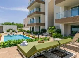 NEW 2BR Condo Pool, Gym, & Steps from Palm Beach