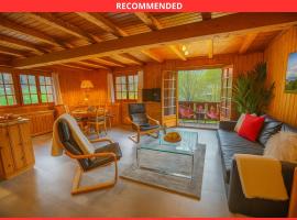 Chalet aux Portes du Soleil avec balcon, hotel in Val-d'Illiez