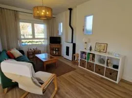 Casa acogedora con chimenea y amplio jardín