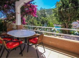 1 Bedroom Nice Apartment In Gdinj, hotel v destinaci Selca kod Bogomolja