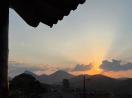 House with stunning views!, hotel i Carvalhos