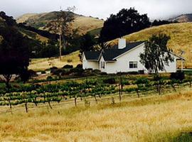 Idyllic Rental Surrounded by Foothills near Los Padres National Forest in California, hotel i San Luis Obispo