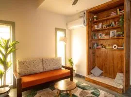 Ahrin House-entire villa with kitchen and parking