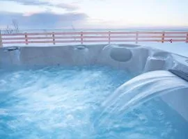 Phil Good 1219, River Views, Hot Tub & Scenic Path