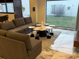 شاليه داله العماريه 3 بالكامل لك وأجواء ممتعه, hotel en Al ‘Ammārīyah