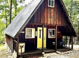 Gorgeous Secluded Cabin with Hiking Trails Near in Frenchburg, Kentucky