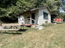 Equipped Cabin Surrounded by Nature in Indiana, hotel v destinaci Stony Lonesome