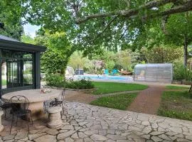Reflet De PROVENCE dans cadre de verdure avec piscine chauffée