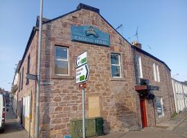 Hotel Room for work travel & leisure, hotel v destinaci Maybole