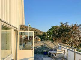 Mountain House Overlooking Rönnäng Archipelago, hotel in Rönnäng