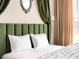 Sika Opulent Grand Apartment