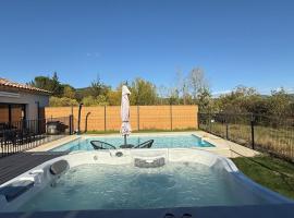 Maison neuve Jacuzzi et Piscine Haut de Gamme, hotel in Vallon-Pont-dʼArc