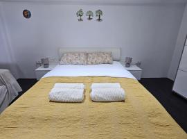 Soulnest 1 room dedicated bathroom, ξενοδοχείο σε Qbajjar