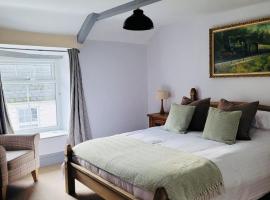 Above the Bear, hotel in Wiveliscombe