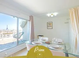 L'Envol - Eiffel Tower view, near metro