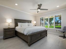 Renovated Desert Escape - Steps Away from Pool, hotel en Palm Desert