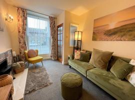 Pass the Keys Cosy Romantic Getaway with Hot Tub, khách sạn ở Whithorn