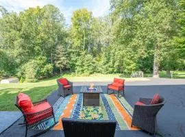 Martinsville Gem - Fireplace, Pets, Near the Park
