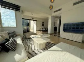 Black and white 3 bedrooms in LAC II