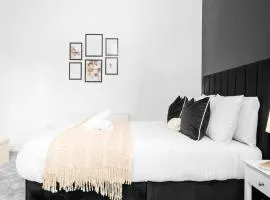Stylish Apartment - Wolverhampton - Fast Wi-Fi - Parking 9PC