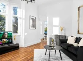 Stylish Apartment - Wolverhampton - Fast Wi-Fi - Parking 9PC