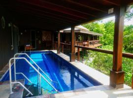 Framadani estate entire property - 3BDR Villa with pool and 1BDR Cabin, hotel with hot tubs in San Ignacio