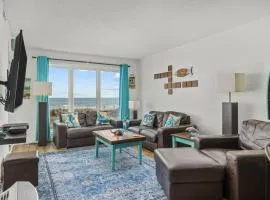 Stay awhile Immaculate Oceanfront Condo, great location, Unbeatable Views, Seasonal Pool