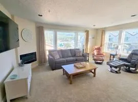 2 Bedroom Condo in the Heart of Rockaway Beach