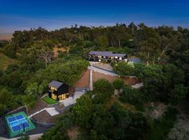 The Ultimate Luxury Villa with Pool, Spa and Courts, hotel a Studio City