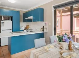 Modern 2BR Apartment Beach and Dining in Broadbeach