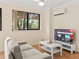 Stylish 2BR Getaway Shops and Cafes in Broadbeach