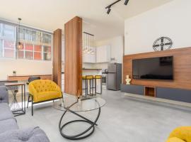 Curl 2-Bedroom Apartment in Gemmayzeh, hotel in Ar Rumayl