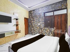 Hotel O Royal vaid G Guest House, hotel in Pilkhua