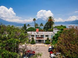 Hotel y Centro de Convenciones Jardines del Lago
