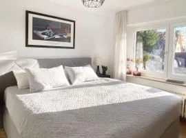 Apartment ANi, E-Parkplatz Göppingen 2Zi, 60qm zentrale Wohnung, Zweifamilienhaus, Terrasse, Garten, ruhig, direkt an Fahrradstraße, nahe EWS Arena