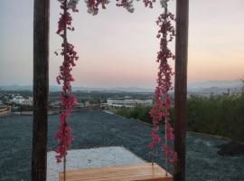 كهف الريف Reef Cave, hotel in Al Ḩamrāʼ