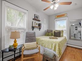 Bright & Chic 1st Flr Studio - Short-Midterm Stays, hotel en Manchester