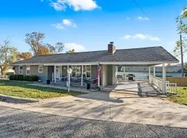 Branson Downtown Beauty - 4 BDR Home Sleeps 15